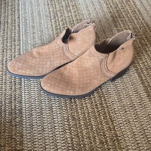 Earth Spirit Boots, Size 6.5